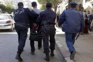 توقيف مروج مخدرات وفرار آخر في غليزان