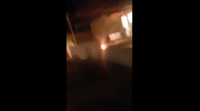 بالفيديو نشوب حريق داخل مقر الأفلان في بسكرة