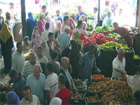 Ramadan Le ministre du Commerce :                                    «Bouffez et dépensez moins!