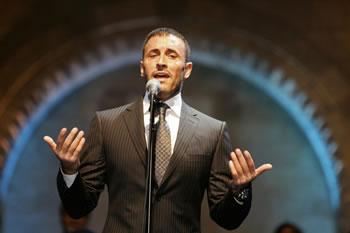 Kadhem Saher chante l'amour et la paix                                    CELEBRATION DU CINQUANTENAIRE DE L'INDEPENDANCE À ORAN