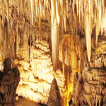 موقع جذاب يسحر آلاف الزوار بأشكاله الهندسية الطبيعية الغريبة                                    الكهوف العجيبة بولاية جيجل