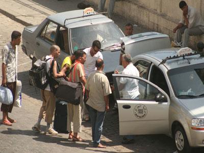 La ruée vers les plages, une problématique toujours posée à Oran                                    Les estivants se débrouillent tant bien que mal pour s'y rendre :