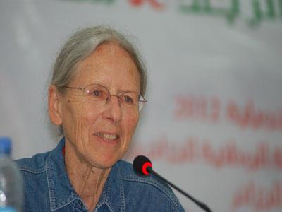 «Les groupes de nostalgiques essaient de s'enraciner dans la vie politique française»                                    Mauss-Copeaux Claire analyse les représentations partisanes et affirme :