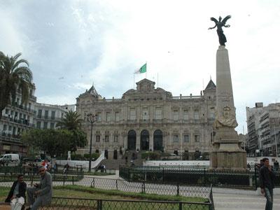 Si la place du 1er Novembre m'était contée...
