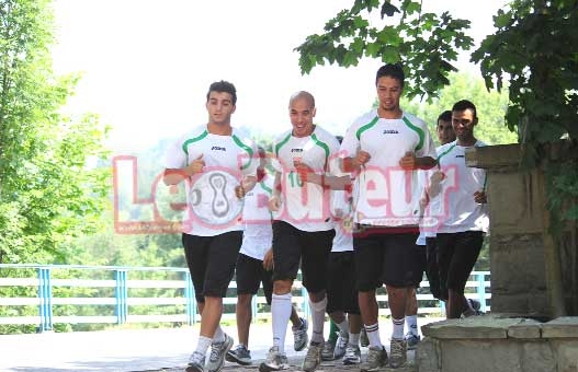 MCA , Besseghier : «J'accueillerai Hachoud à bras ouverts même si sa venue me relègue sur le banc»