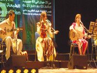 FESTIVAL NATIONAL DE LA MUSIQUE HAWZI                                    El-Fen Wanachat de Mostaganem reçoit le premier prix