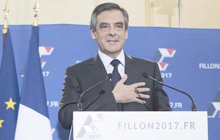 مرشح اليمين الفرنسي يصر على مواصلة السباق نحو 