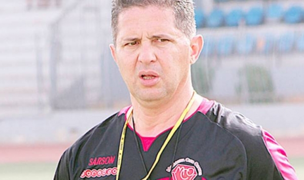 عمر بلعطوي ( مدرب مولودية وهران ).. الوصول للمركز الخامس في البطولة يعتبر إنجاز ا!