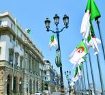 الجزائر بالأبيض والأحمر والأخضر في خمسينية الاستقلال                                    بوتفليقة أعطى إشارة انطلاق الاحتفالات الرسمية بسيدي فرج