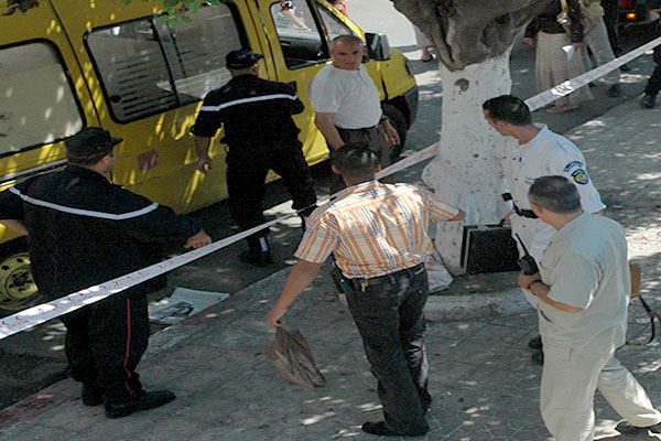 شاب بسكيكدة يطعن والده وشقيقه بخنجر ويحاول الإنتحار