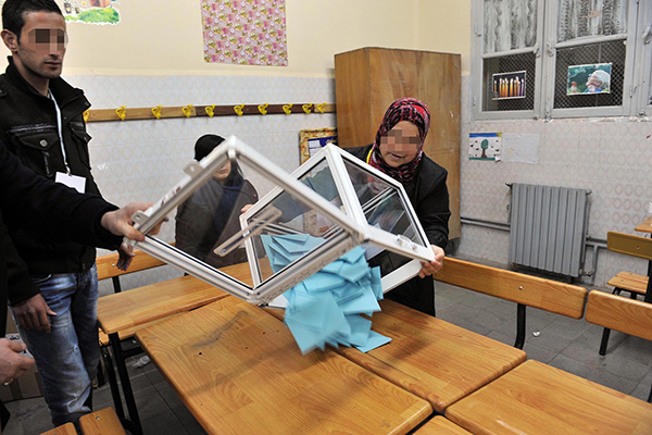 الأحزاب بإيليزي متخوفة من تكرار سيناريو 2012