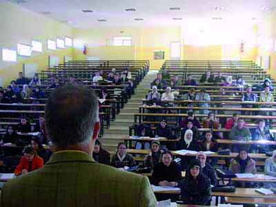 Le CNES sonne l'alerte                                    Suspension de 11 enseignants à l'université d' El Oued