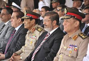 مرسي يتحدى العسكر بالغاء قرار حل البرلمان المصري