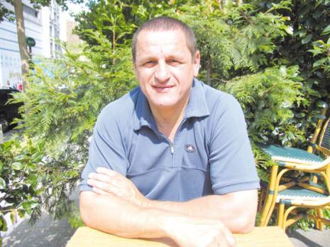 «Un binational doit choisir, on ne doit pas lui imposer»                                    Mohamed Belkacemi. Conseiller technique national en charge de la relation internationale des fédérations francophones à la FFF