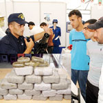 تجهيزات متطورة ترافق قافلة التحسيس ضد المخدرات                                    مبادرة اللواء هامل تلقى الترحاب من المصطافين بالشلف: