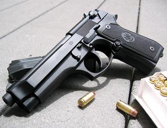 مجلس قضاء العاصمة يبحث أسرار اختفاء 31 قطعة سلاح                                    تورط فيها 14 موظفا بينهم رجال أمن