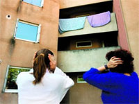 Les relations entre eux ne cessent de se dégrader                                    Voisins : l'époque de la désaffection '