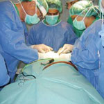 ''أجرينا 3 آلاف عملية في جراحة الفك والوجه والرقبةخلال 6 أشهر''                                    البروفيسور حفيظ رئيس مصلحة الجراحة بمستشفى مصطفى ل «الشعب»: