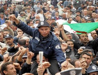 33 ألف حرس بلدي يكتسحون العاصمة                                    أرادوا نقل انشغالاتهم إلى البرلمان والرئاسة