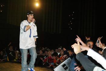 Lotfi Double Canon met le feu à Oran                                    CLÔTURE DU FESTIVAL DE LA DIGNITE