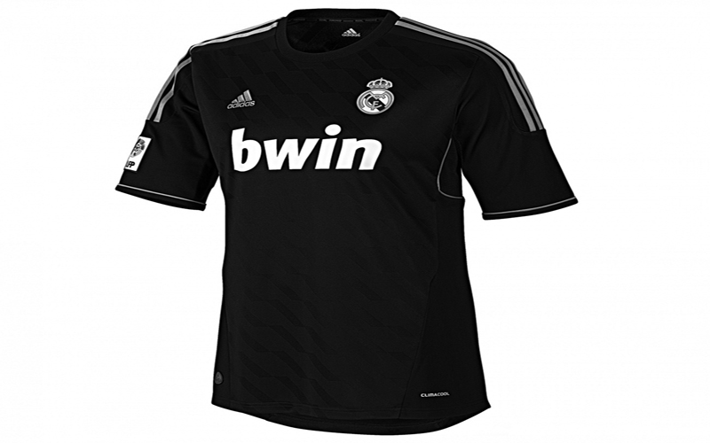 حملة غضب من المواقع الإنجليزية لإزالة الصليب من شعار الملكي