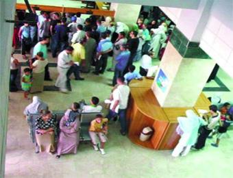 التسجيلات الجامعية تشلّ مصالح الحالة المدنية في بلديات باتنة                                    ندرة الوثائق.. اكتظاظ وفوضى عارمة