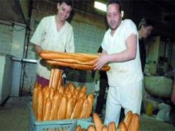 أزمة الخبز تعود قبل أيام من رمضان بقسنطينة                                    أصحاب المهنة ربطوها بهروب الصناع من المخابز