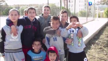 المركب الرياضي ببرج أخريص في البويرة هيكل بدون روح