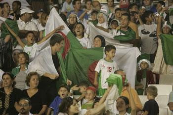 «Que sera L'Algerie aprés 50 ans d'indépendance'»                                    CINQUANTE BOUGIES À SIDI FREDJ AUX FEUX D'ARTIFICE