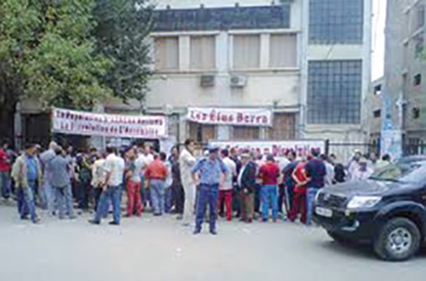 Les villageois de Tifaou et Hellil ferment la RN25 et le siège de l'APC