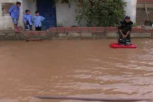 قطرات من الأمطار تحوّل شوارع ورقلة إلى مسابح