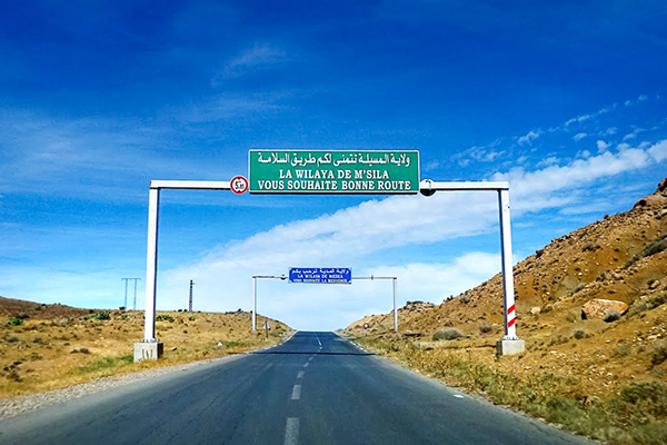 بوابة المدخل الشرقي لمدينة المسيلة تتحول إلى 