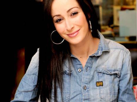 Kenza Farah et les rappeurs maghrébins s'expriment                                    Festival du cinquantenaire à Oran