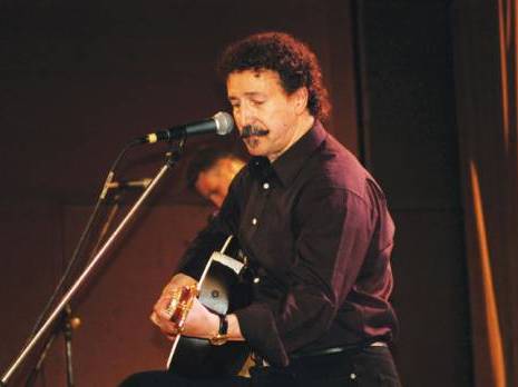 clôture avec Lounis Aït Menguellet et Nouara                                    Festival de la danse folklorique à Tizi Ouzou