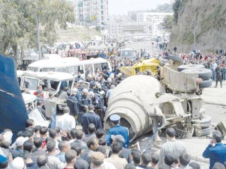un accident toutes les 20 minutes et un mort toutes les 3 heures                                    Folie meurtrière sur nos routes