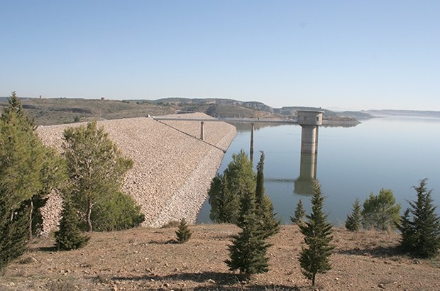 La réparation du barrage de Grouz à l'étude