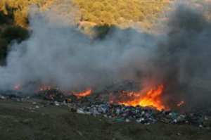 سكان قرى  اث هشام  بعين الحمام في تيزي وزو يغلقون المفرغة العمومية