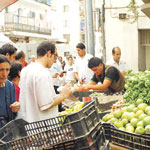 المضاربون يفرضون منطقهم بأسواق وهران ومصالح المراقبة في عطلة                                    فوضى عارمة وأسعار متباينة رغم الوفرة