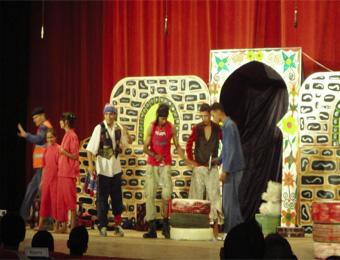 فرقة «الأحلام» المسرحية على محك الإبداع بتلمسان                                    عرفت بأعمالها التربوية والاجتماعية الهادفة