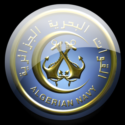 القوات البحرية تفرح أطفالا من المدية