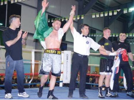 Sofiane Cherfaoui triomphe aux... poings