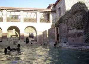 رحلة إستجمامية لحمام أكسانة لفائدة مقيمي دار المسنين بالبويرة