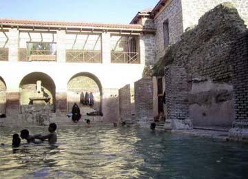 رحلة إستجمامية لحمام أكسانة لفائدة مقيمي دار المسنين بالبويرة