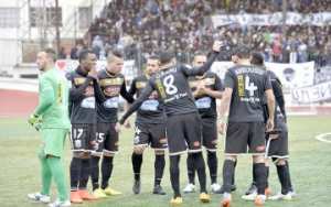 الجيش الأسود  يشجع اللاعبين رغم الخسارة ويطالب بالتأهل أمام تبسة