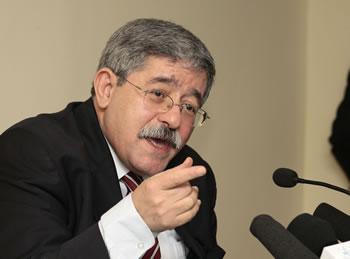 La réforme constitutionnelle détaillée par Ouyahia                                    ELLE DONNERA PLUS DE POUVOIRS AU PARLEMENT