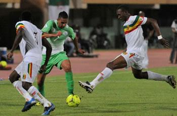 Le terrain de la discorde...                                    LA POLEMIQUE SUR LA DOMICILIATION DU MATCH LIBYE-ALGERIE ENFLE