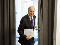 Laurent Fabius à Alger en prévision de la visite de François Hollande                                    Solder l'histoire pour préparer le futur