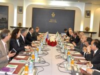 Séance de travail Medelci-Fabius élargie aux membres des deux délégations