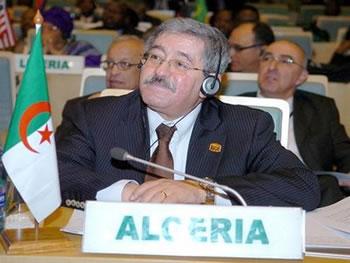 Ouyahia défend le processus à Addis-Abeba                                    REFORMES POLITIQUES EN ALGERIE