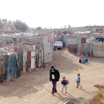 انتشار غير مسبوق لأحياء الصفيح بقسنطينة والسلطات المحلية غائبة                                    «الشعب» تنقل معاناة سكانها مع تصدع المباني وسموم «الأميانت»: